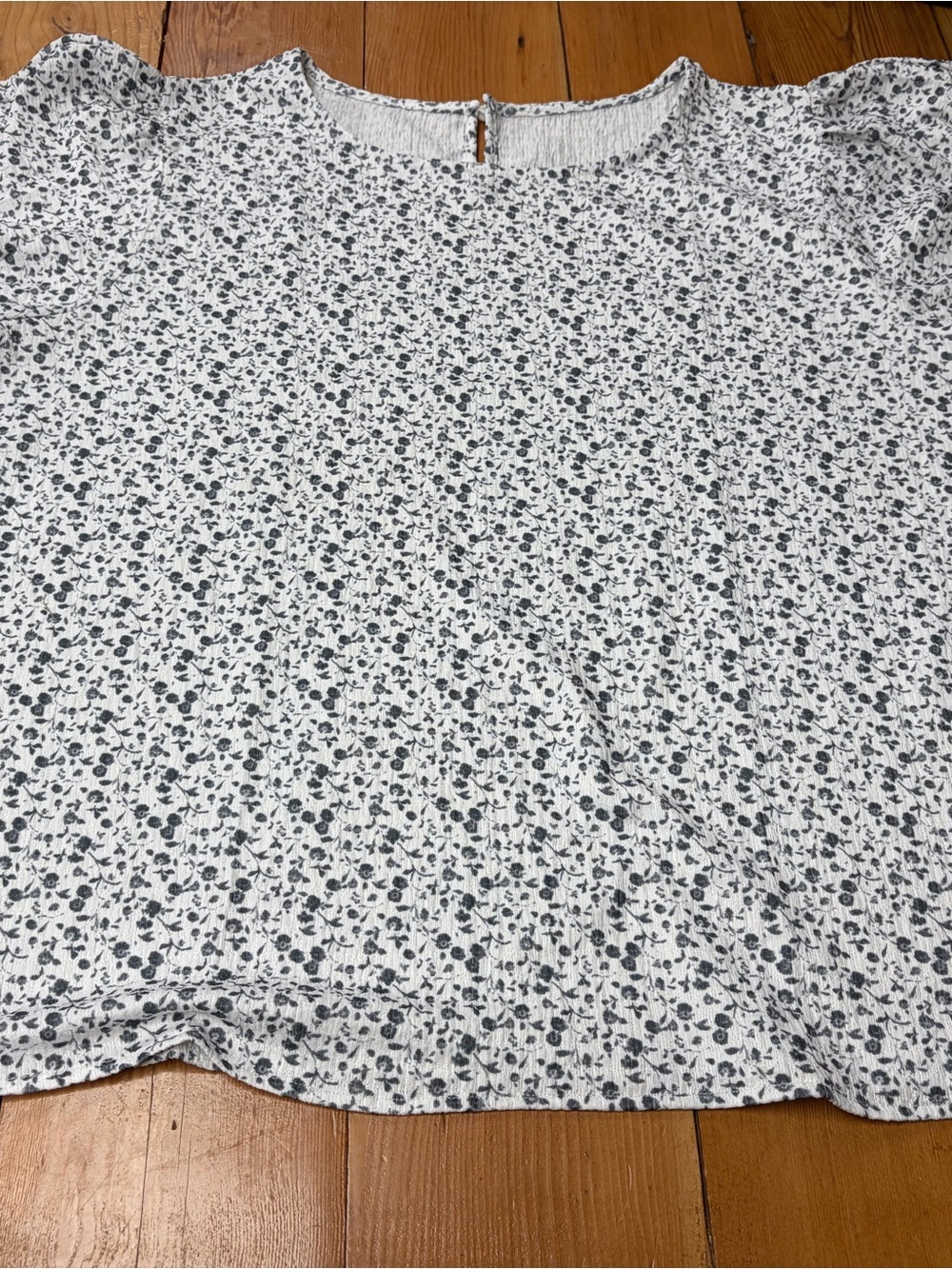 Womens Grayand White Floral top size XXL